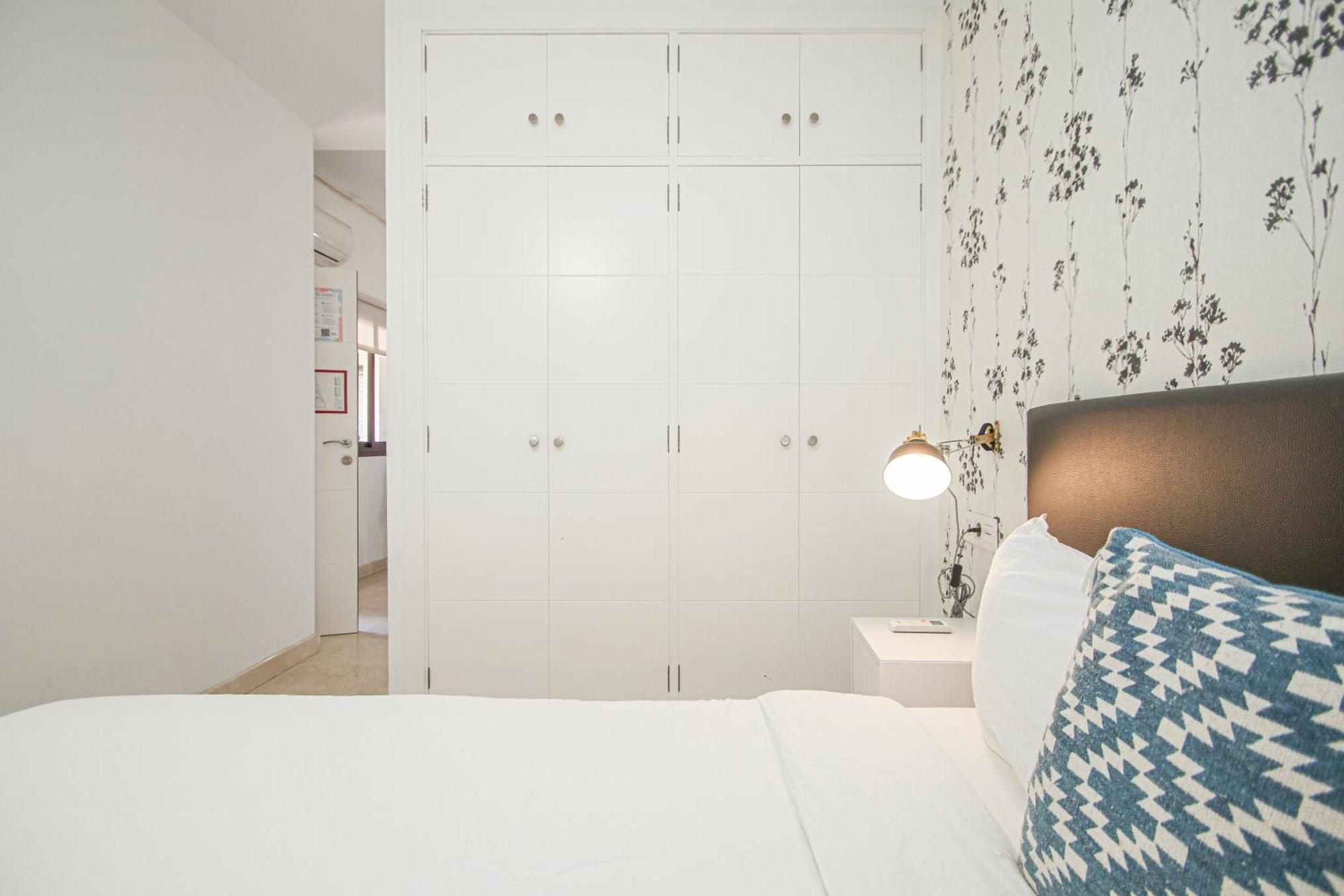 Charming Apt In The Center - 10M Walk Isla Magica Севиля Екстериор снимка